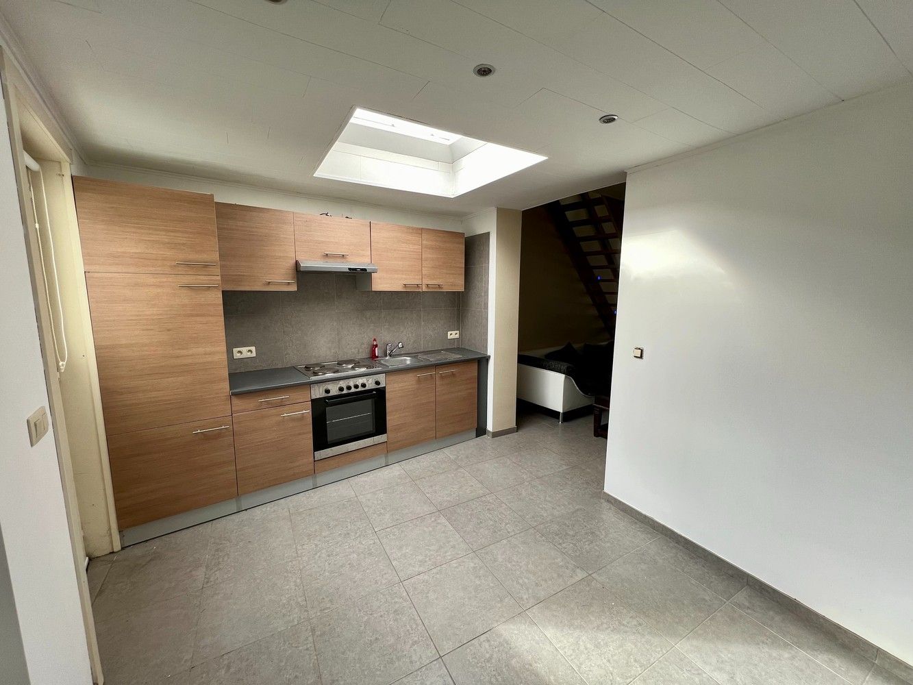 Centraal gelegen woning met 2 slaapkamers en zéér ruime garage! foto 6