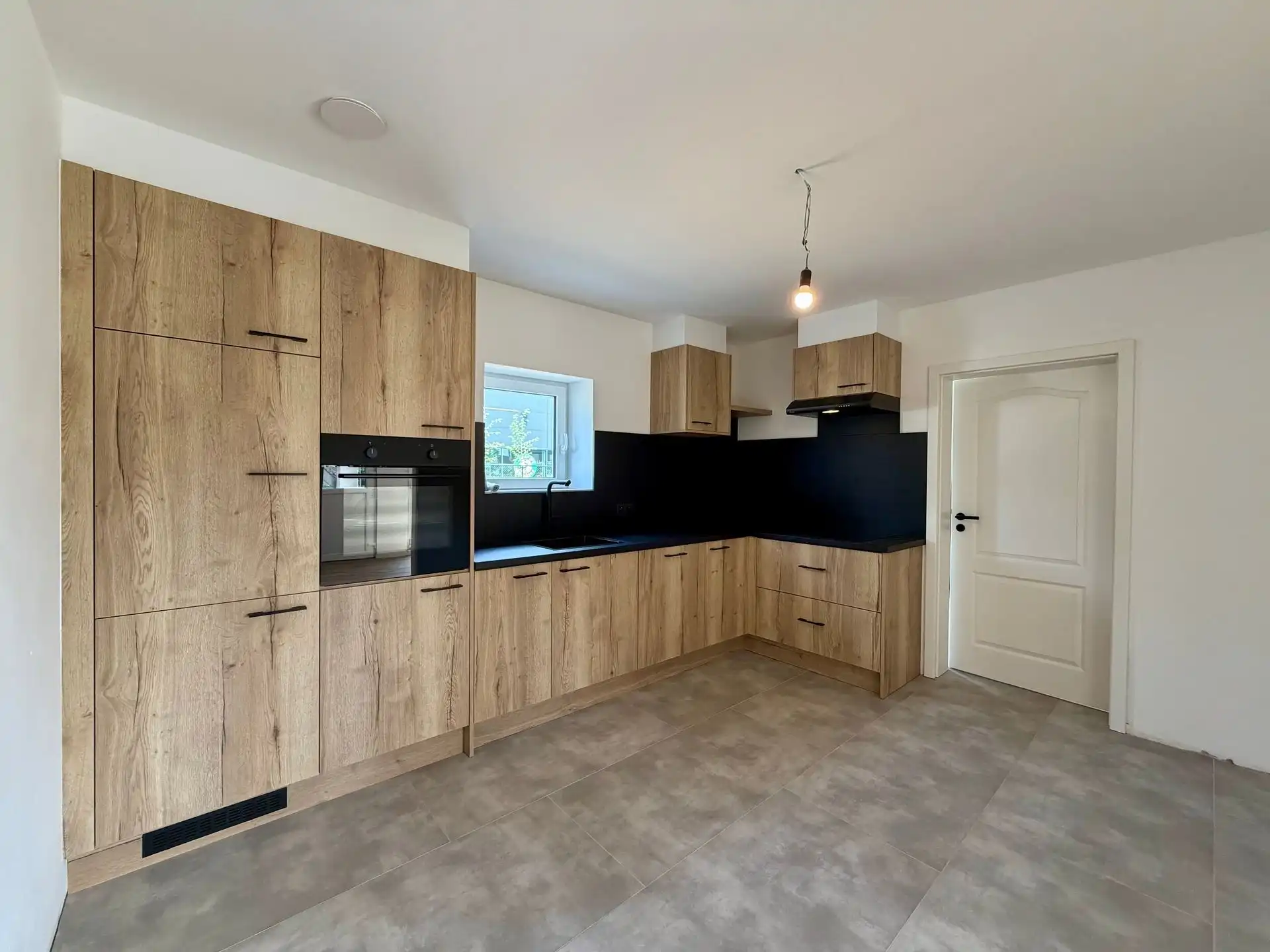Volledig vernieuwd en instapklaar gelijkvloers appartement met 2 slaapkamers. foto 17