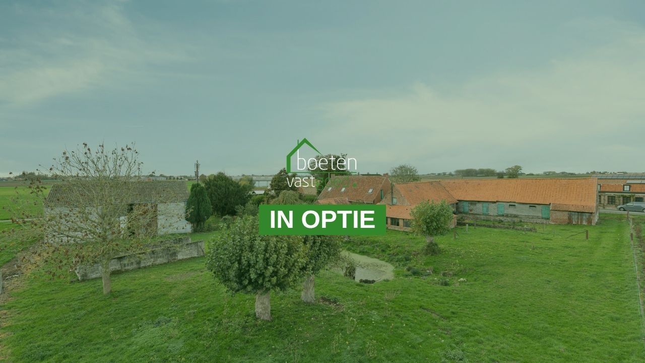 Hoofdfoto van de publicatie: Beveren aan de IJzer: Charmant en historisch hoevetje met woonhuis, diverse stallingen, loods en weide op 3.967m² totale grondopp.