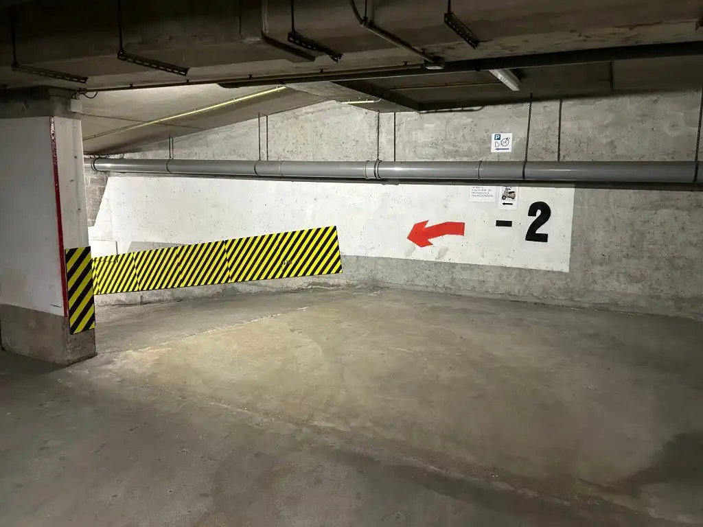 Ruime garage op centrale locatie foto 8