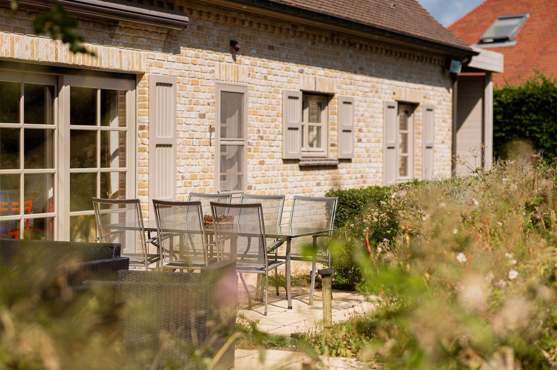 Exclusieve villa met tuin & zonneterras, omgeven door groen foto 11