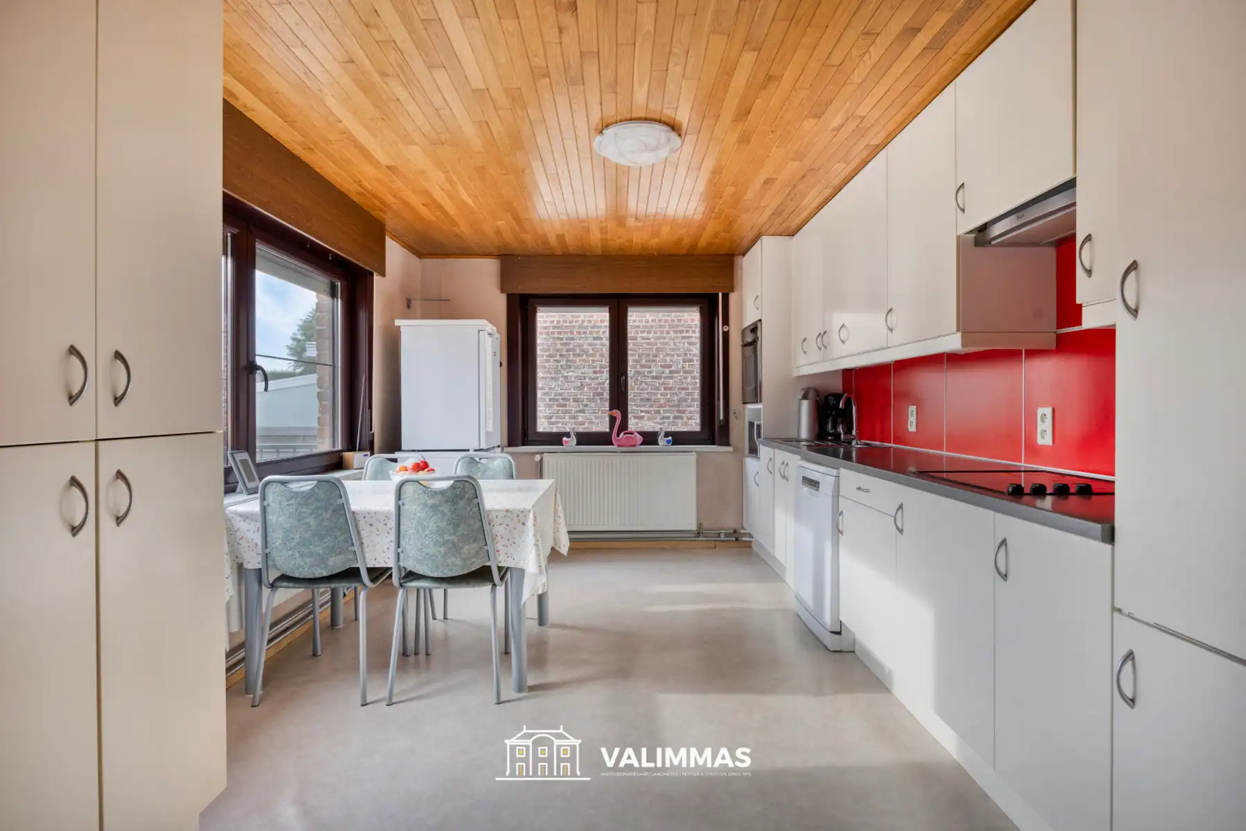 Zeer ruime vrijstaande woning met tuin, garage & bijgebouwen foto 28
