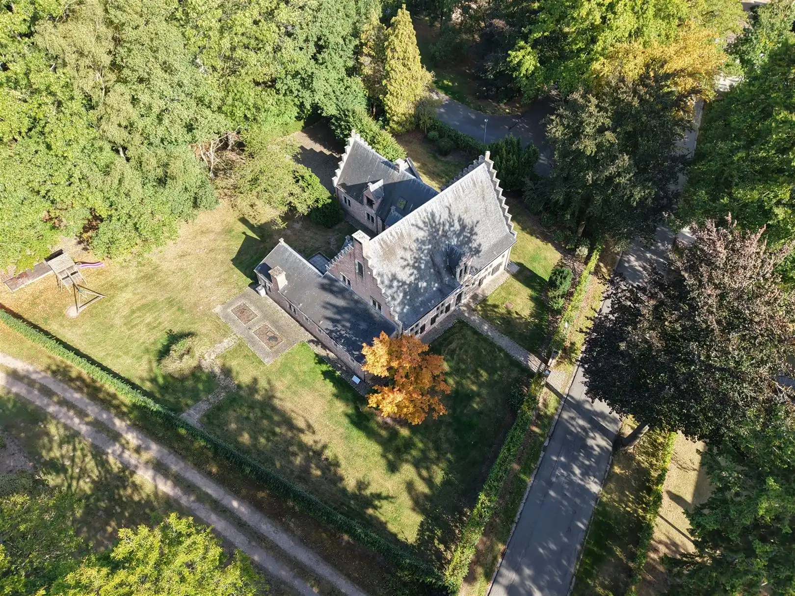 Ruime villa in residentiele wijk foto 22