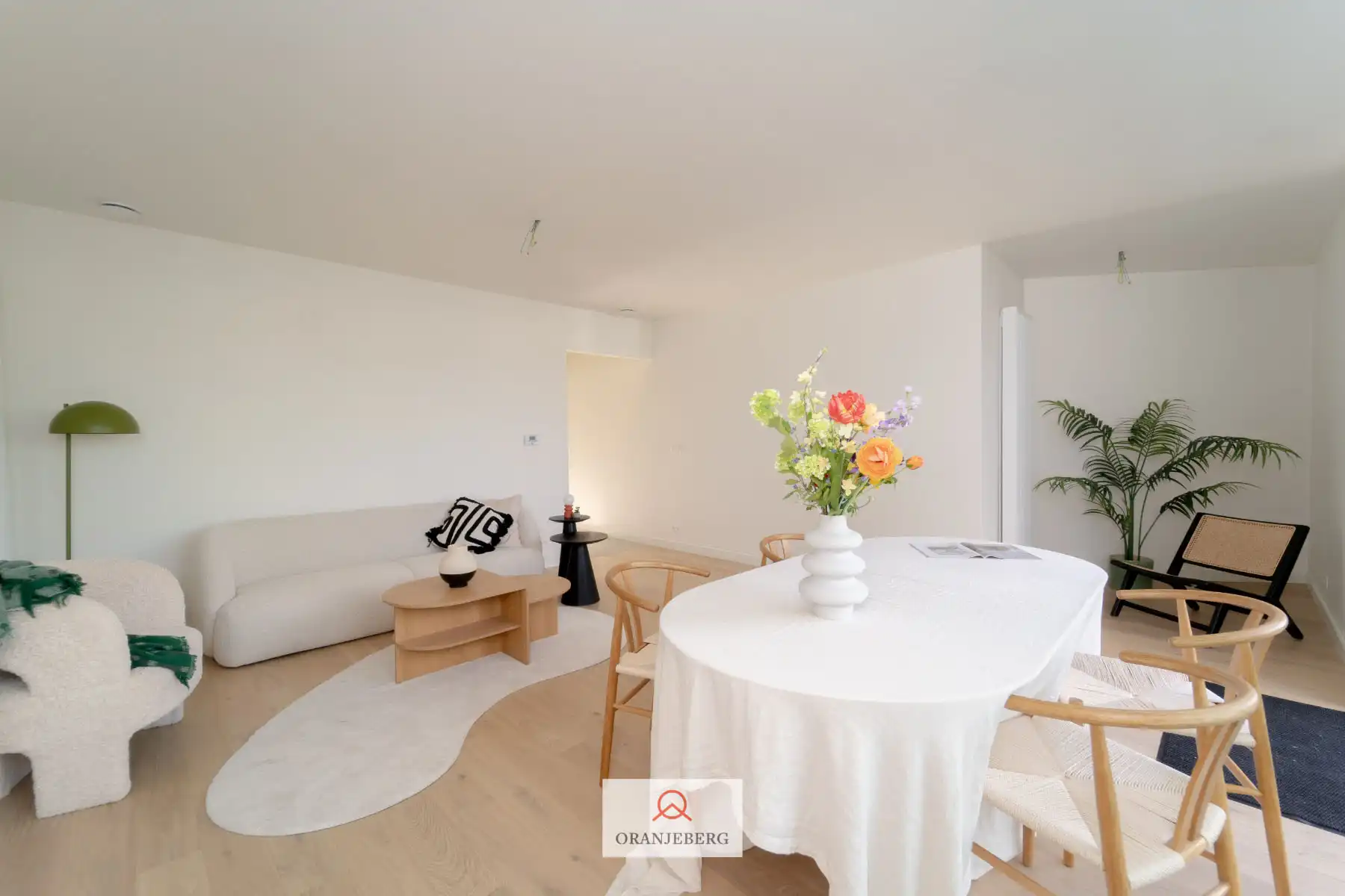 Ruime woning met 4 slpk's en tuin foto 3