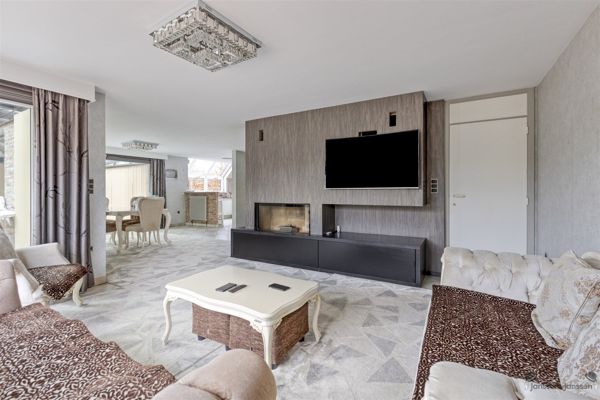 Ruime, goed onderhouden woning met prachtige tuin in Elsum Geel foto 3