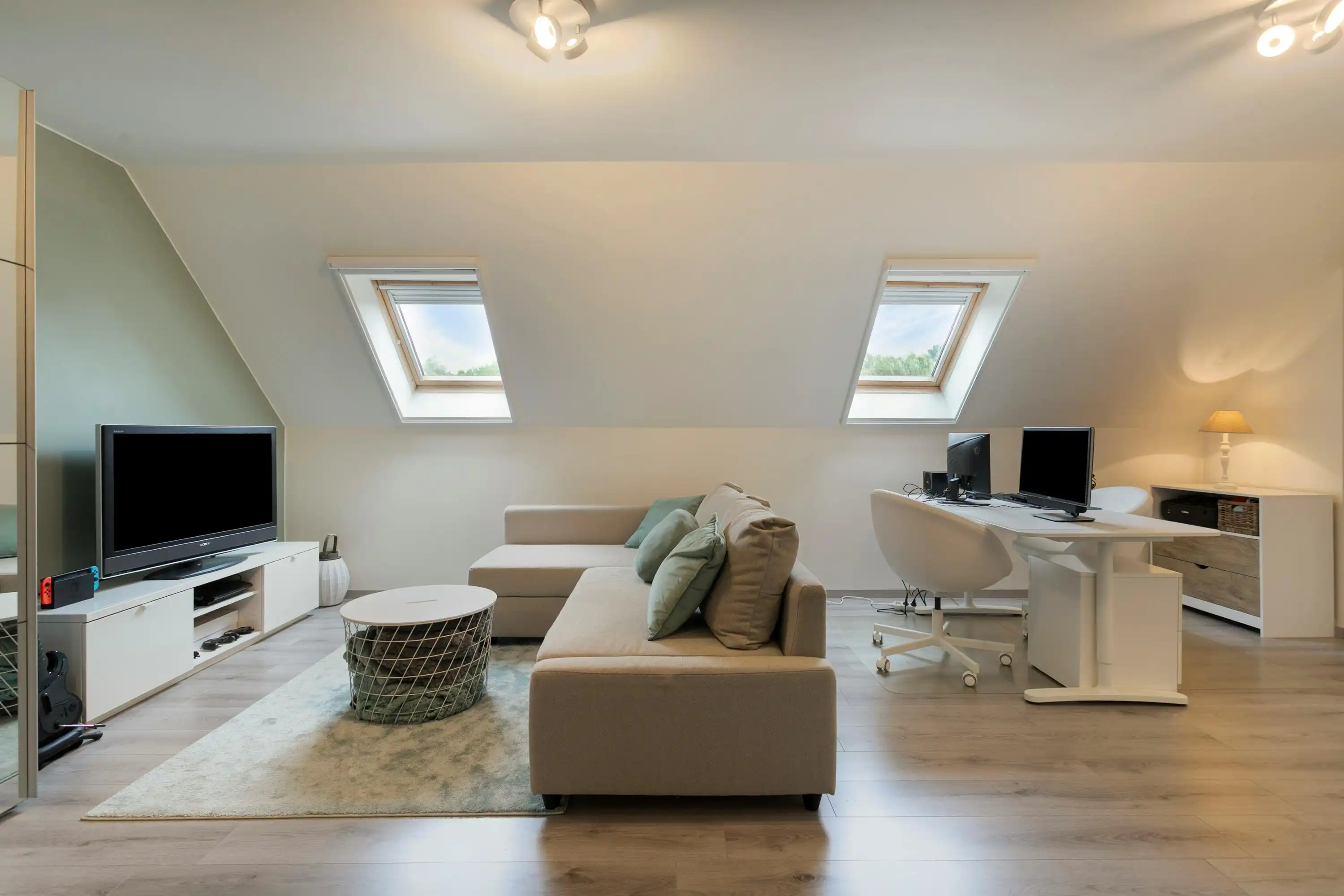 Ruim instapklaar huis: 4 slaapkamers, garage en grote tuin foto 23