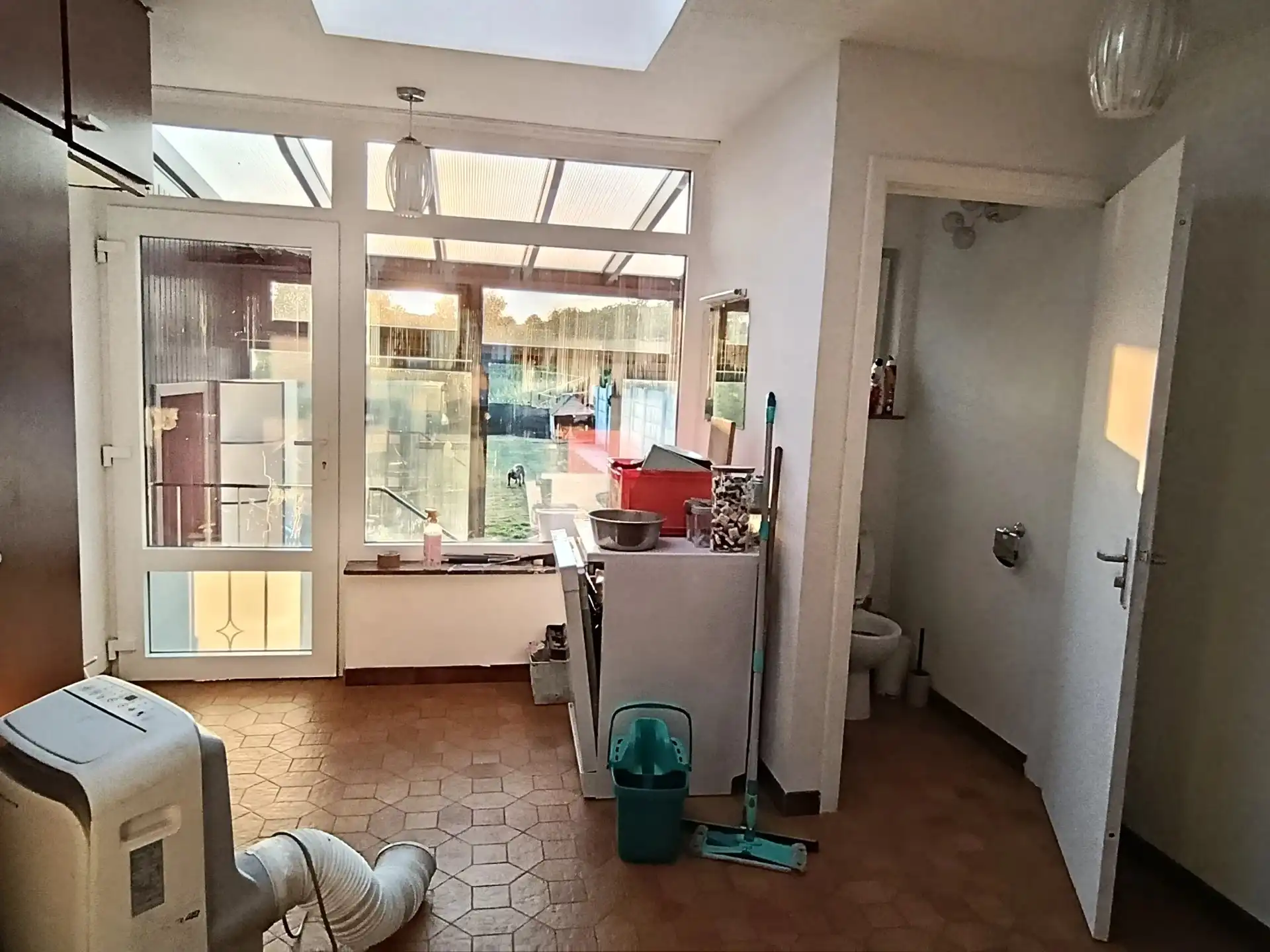 Woning met 2 slaapkamers, garage, terras en tuin foto 7