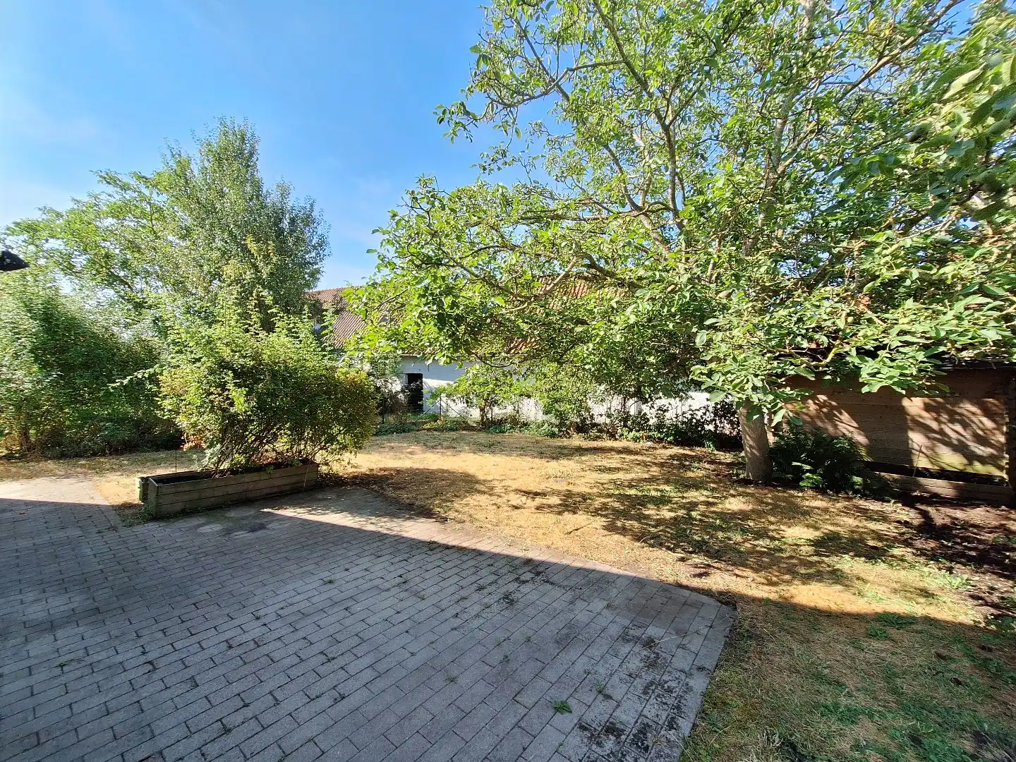 Recente alleenstaande woning met 4 SLK op ruim perceel foto 4