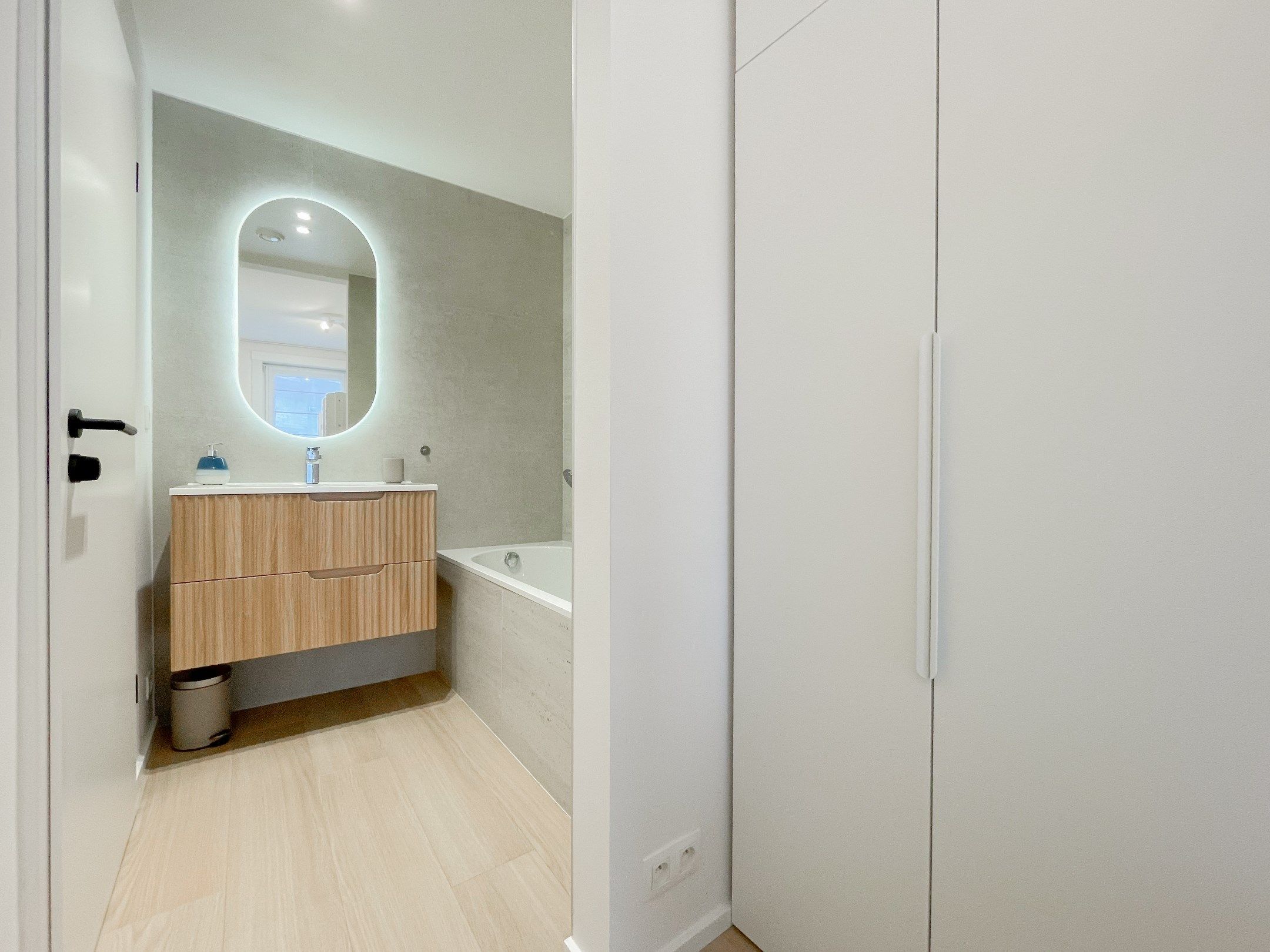 Tijdloos volledig gerenoveerd appartement gelegen nabij het Driehoeksplein en de Zeedijk. foto 16