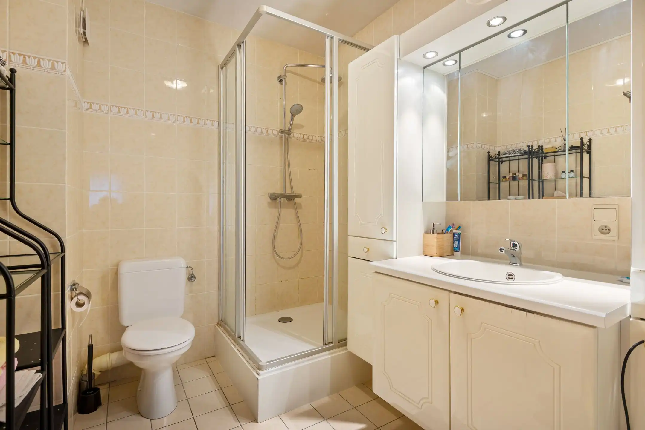 Opbrengsteigendom met 3 appartementen + garageboxen in Wommelgem te koop! foto 21