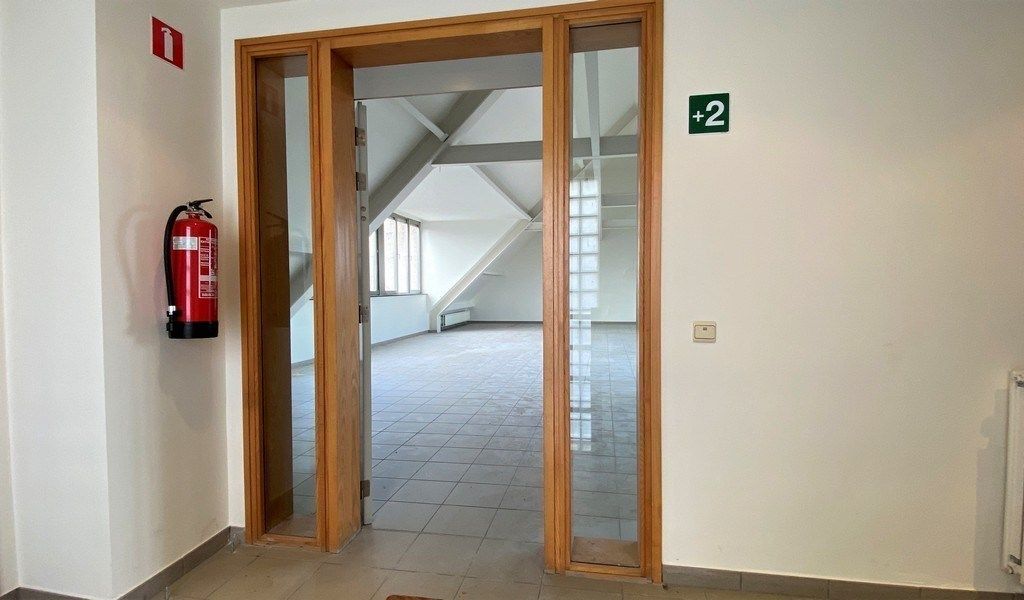 Commercieel gelegen kantoorruimte te huur in Aalst foto 5