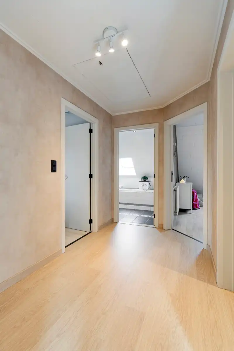Instapklare woning met 3 slpk en ruime garage op toplocatie foto 15