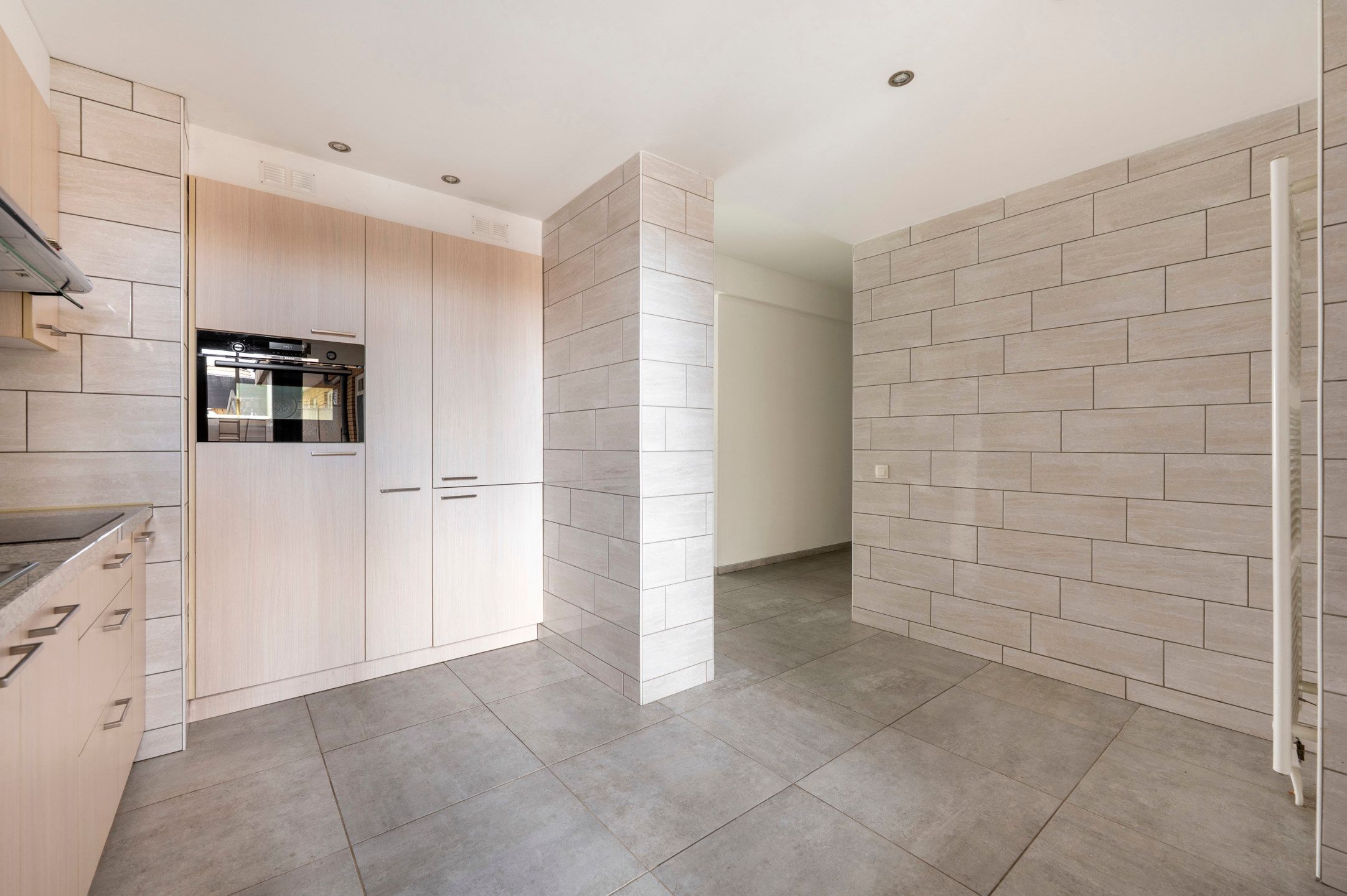 Instapklaar appartement in charmant gebouw op toplocatie! foto 2