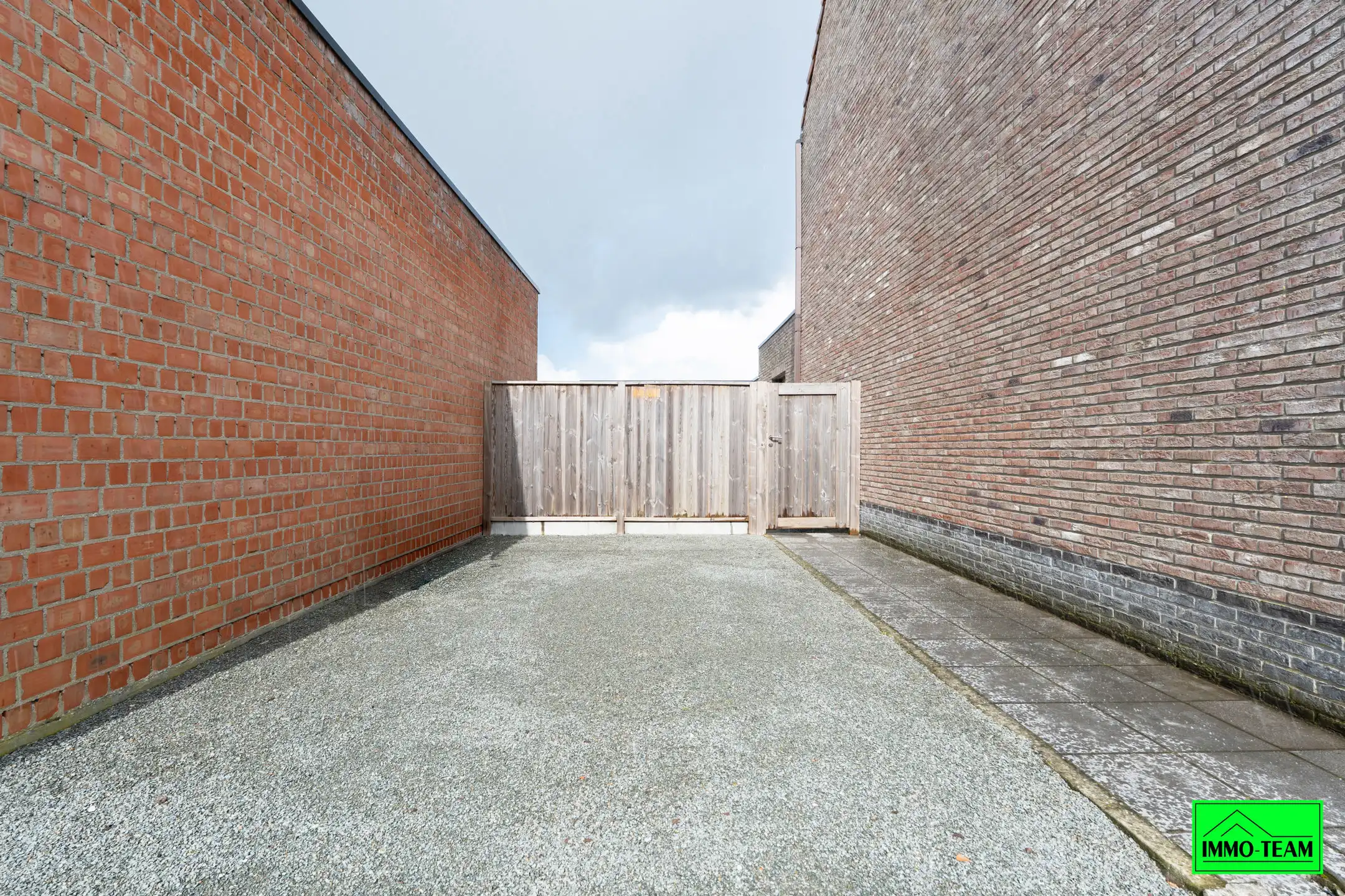 Deels gerenoveerde gezinswoning met potentieel  foto 22