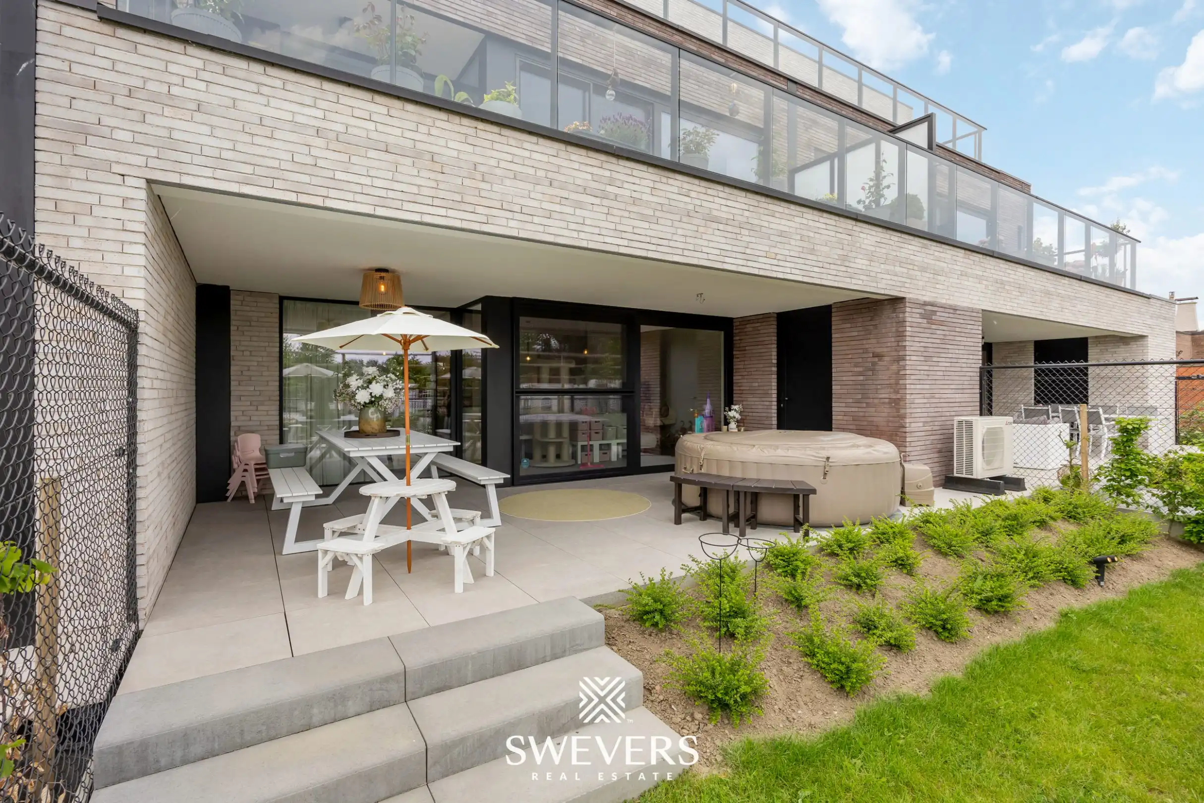 Nieuwbouwappartement met ruim terras, privétuin en ondergrondse staanplaats foto 18