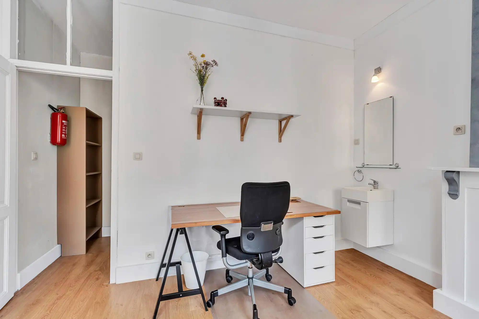 Instapklare rijwoning met 4 slpks, 2 badkamers en terras foto 13