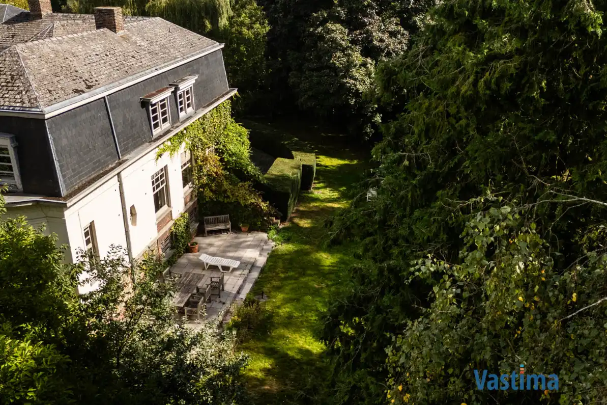 Karaktervolle villa met authentieke charme in een groene setting foto 3