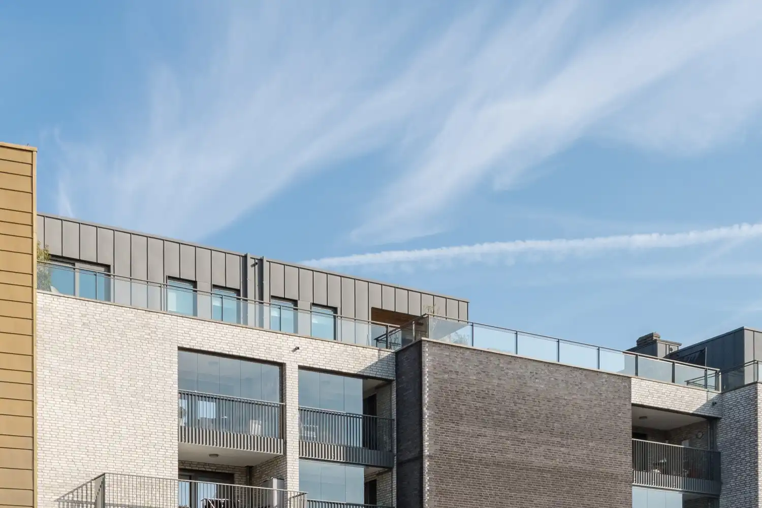 Prachtig penthouse met zeer groot terras en daktuin op het zuiden met 2 slaapkamers en 2 badkamers. foto 3