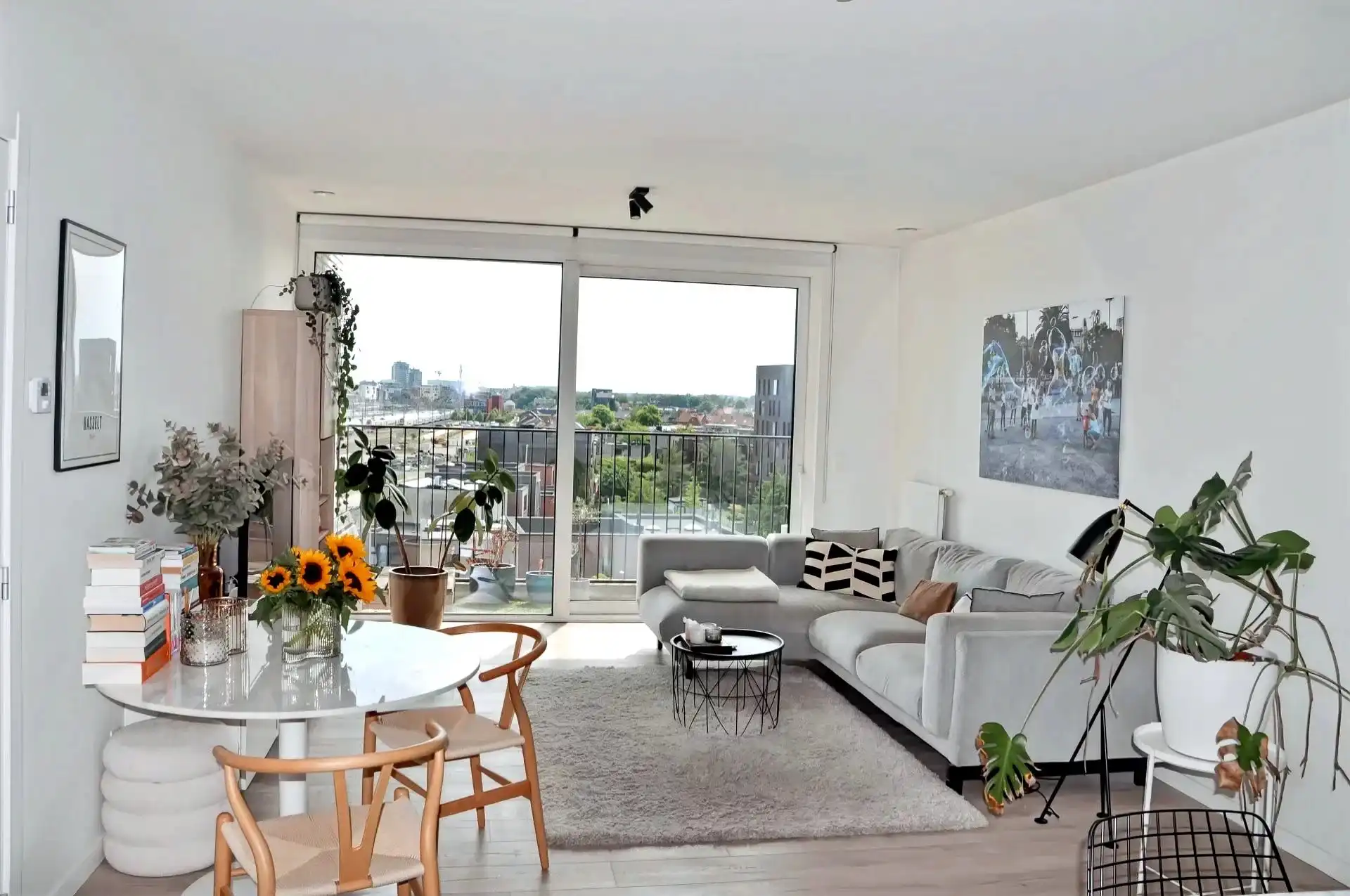 CENTRAAL GELEGEN APPARTEMENT VAN +- 80 M² MET 2 SLPK EN TERRAS NABIJ CENTRUM HASSELT foto 2