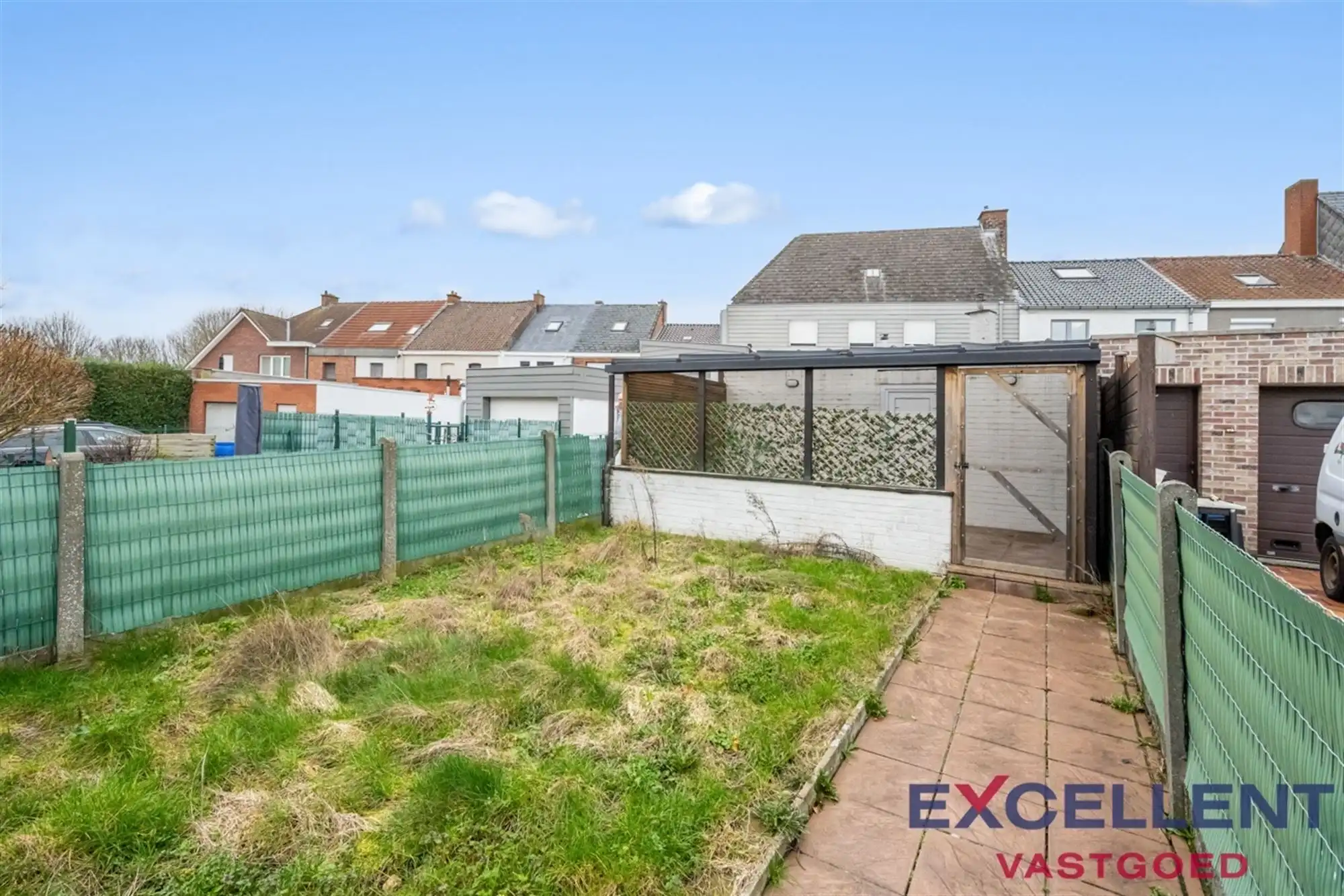 INSTAPKLARE WONING MET STADSTUIN TE RONSE foto 12