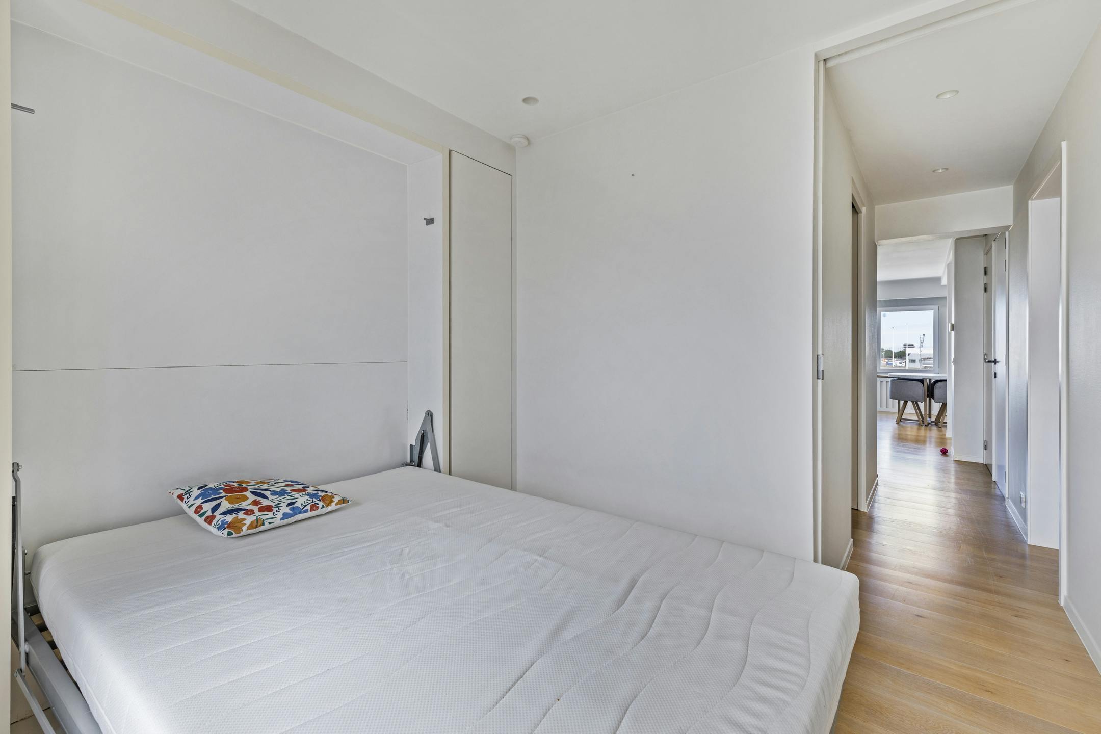 Instapklaar twee slaapkamer appartement te koop in Zeebrugge foto 10