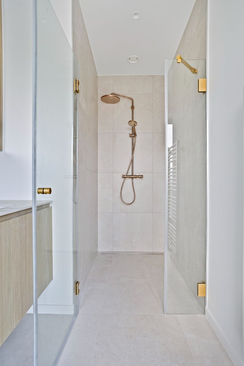 Instapklaar nieuwbouwappartement te huur in hartje Eeklo! foto 17