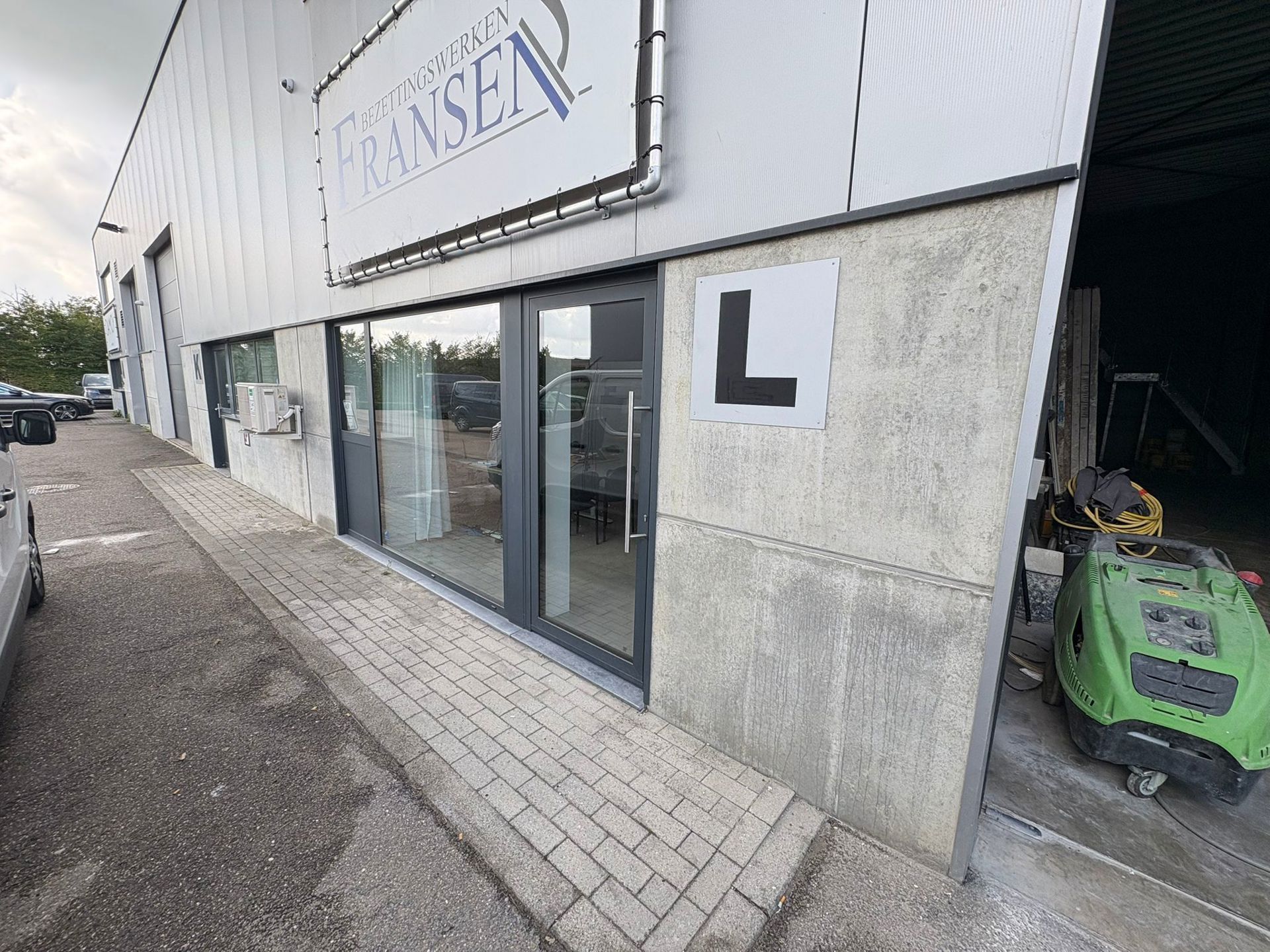 KMO-unit met kantoor en mezzanine te koop – Moestoemaatheide 14, Westerlo foto 2