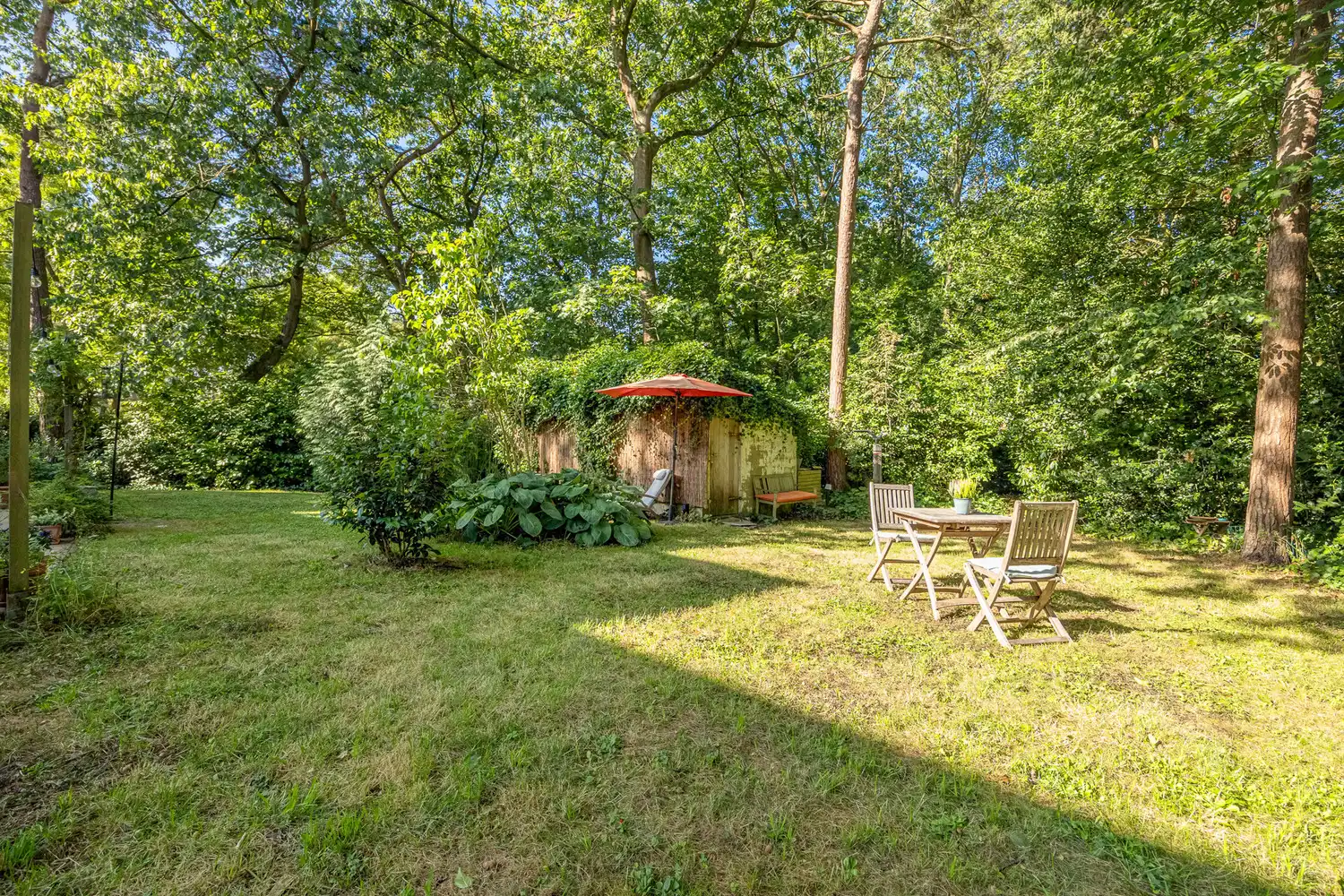 Instapklare en karaktervolle villa op toplocatie, gelegen op een ruim perceel van +-2450m², omgeven door rust, privacy en groen foto 26