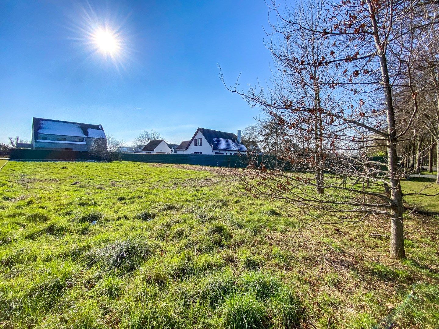 Ruim perceel van 1064 m² in residentiële wijk bestemd voor open bebouwing te Oostduinkerke (Koksijde). foto 6