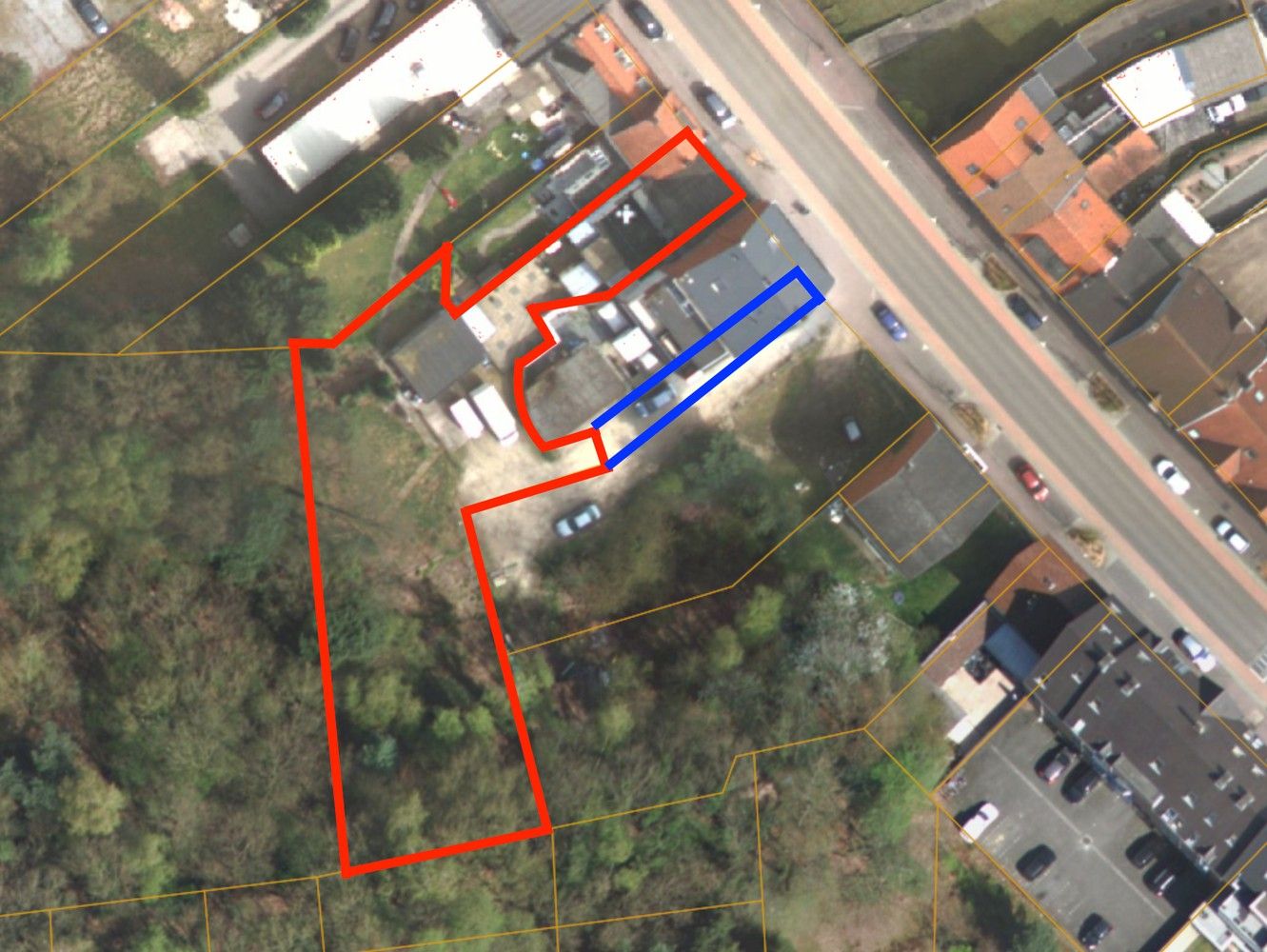 Genk, Nieuwe Kuilenweg 57 - Opbrengsteigendom bestaande uit 2 appartementen, 1 studio, 2 garages, 4 autostaanplaatsen en tuin. foto 6