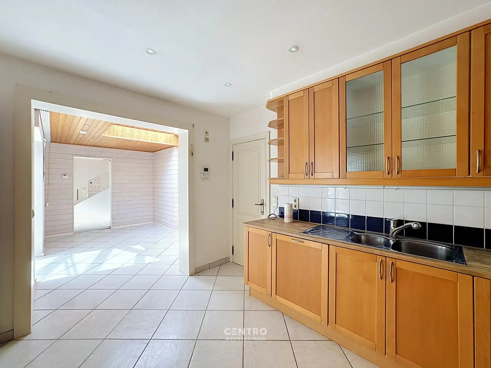 Ruime woning met opslagruimte in aangename omgeving! foto 20