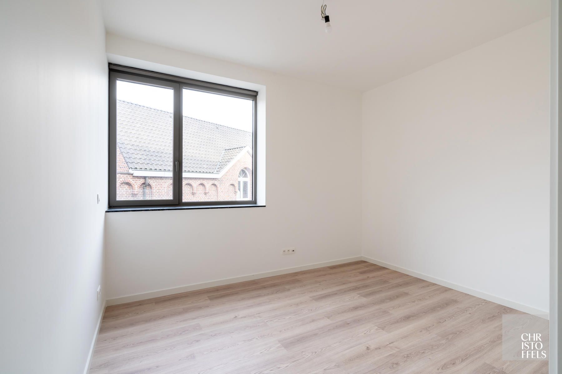 TE HUUR ONDER BTW - Modern lichtrijk appartement met 2 slaapkamers in hartje Lanaken!  foto 10