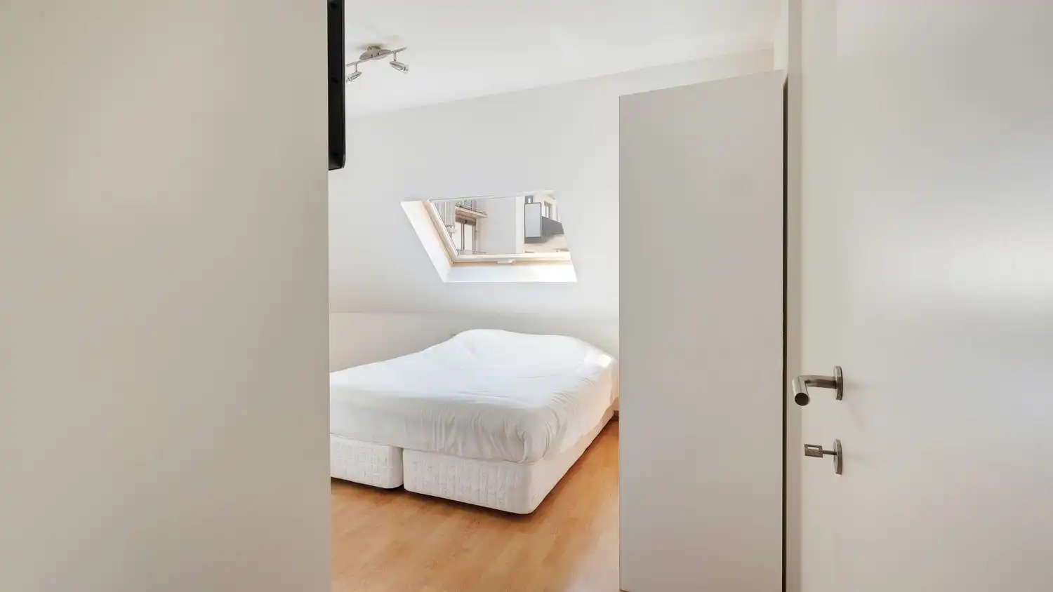 Zonnige duplex met 2 terrassen en zijdelings zeezicht foto 9