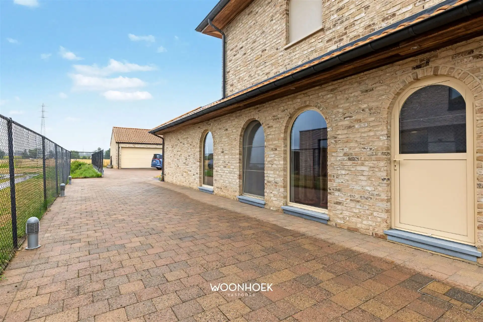 Exclusieve villa met panoramisch uitzicht en magazijn.  foto 28