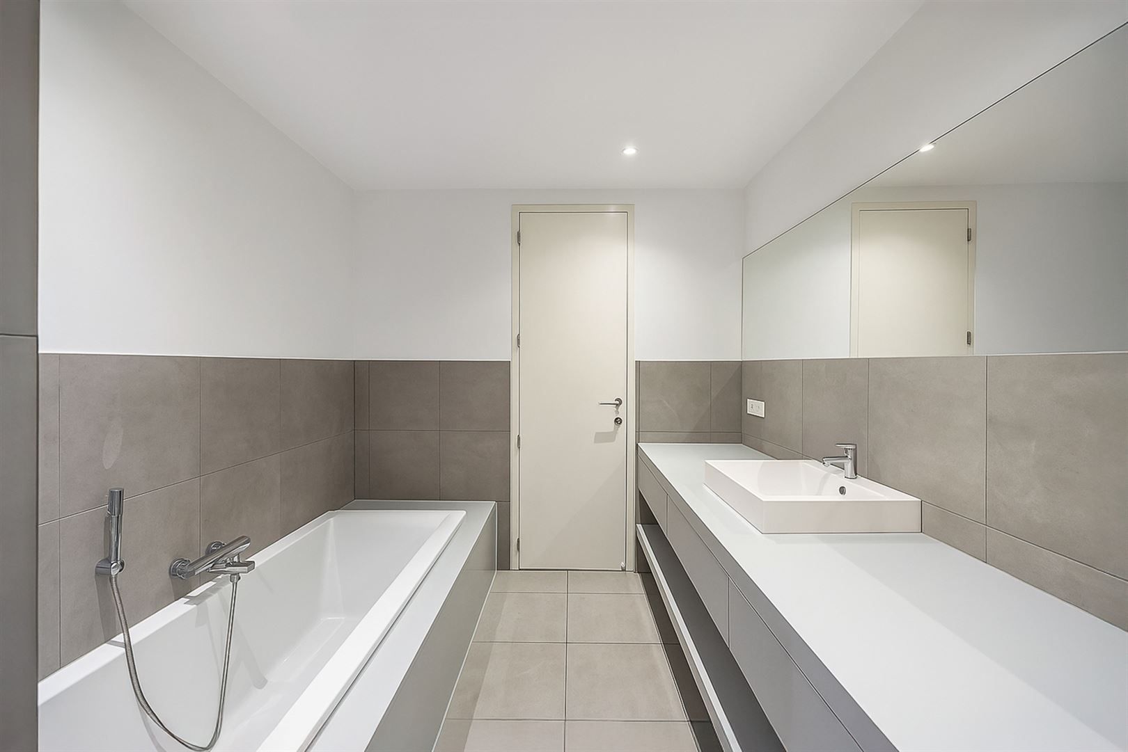 Recente & verrassende ruime woning met commercieel gelijkvloers foto 11