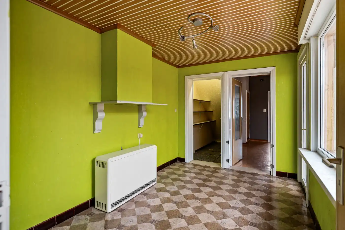 Te renoveren woning met 2 slpk. en tuin foto 6