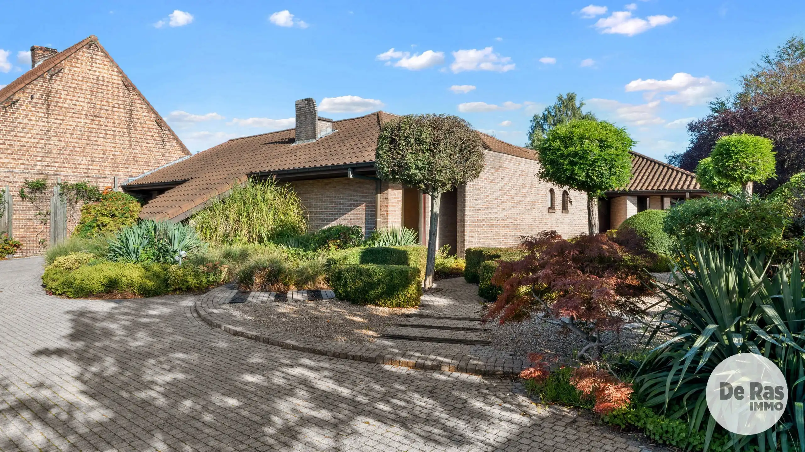 LAARNE - Karaktervolle villa met binnenzwembad op perceel van 42 are foto 3