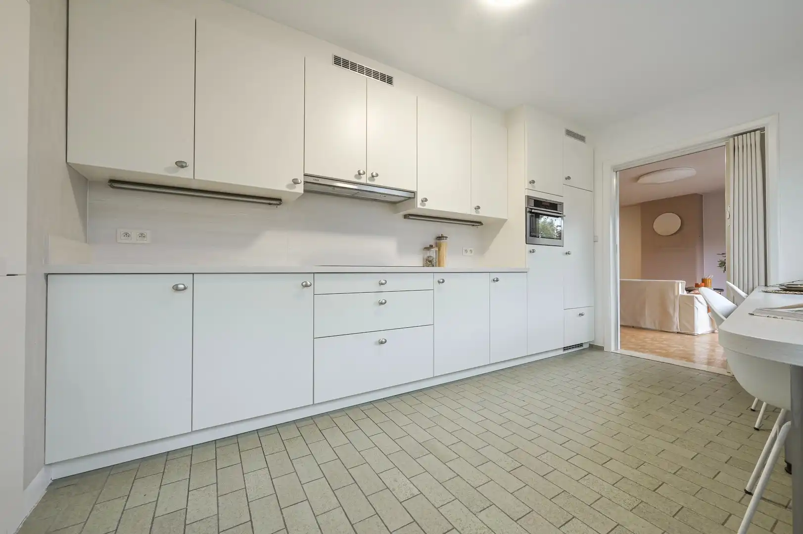 Ruim 3-slaapkamerappartement met garage in het centrum van Ruisbroek foto 7
