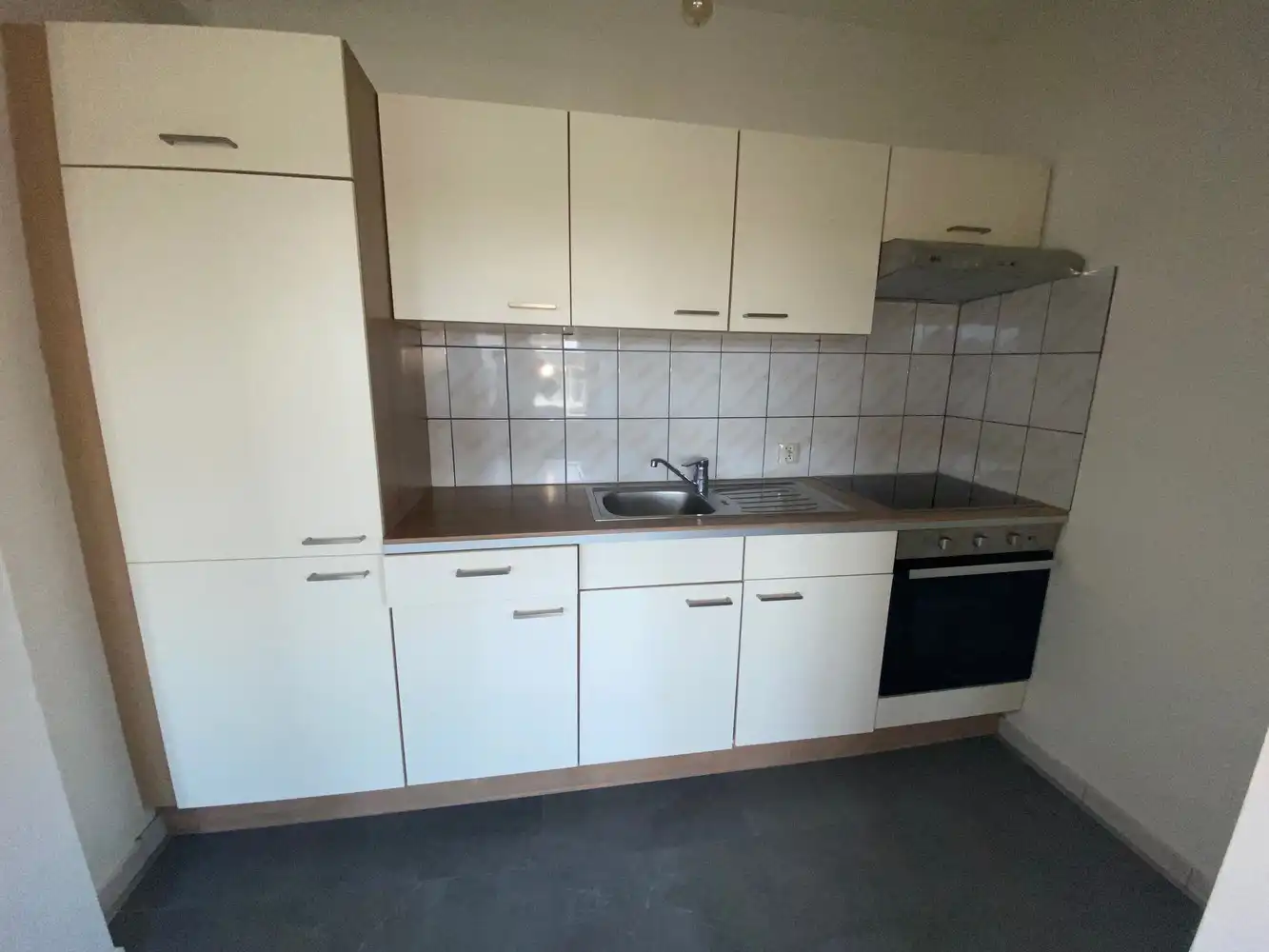 Genk-centrum, Dieplaan 29 bus 28 - Gezellig appartement met 1 slaapkamer (47 m2) en kelderberging. foto 7