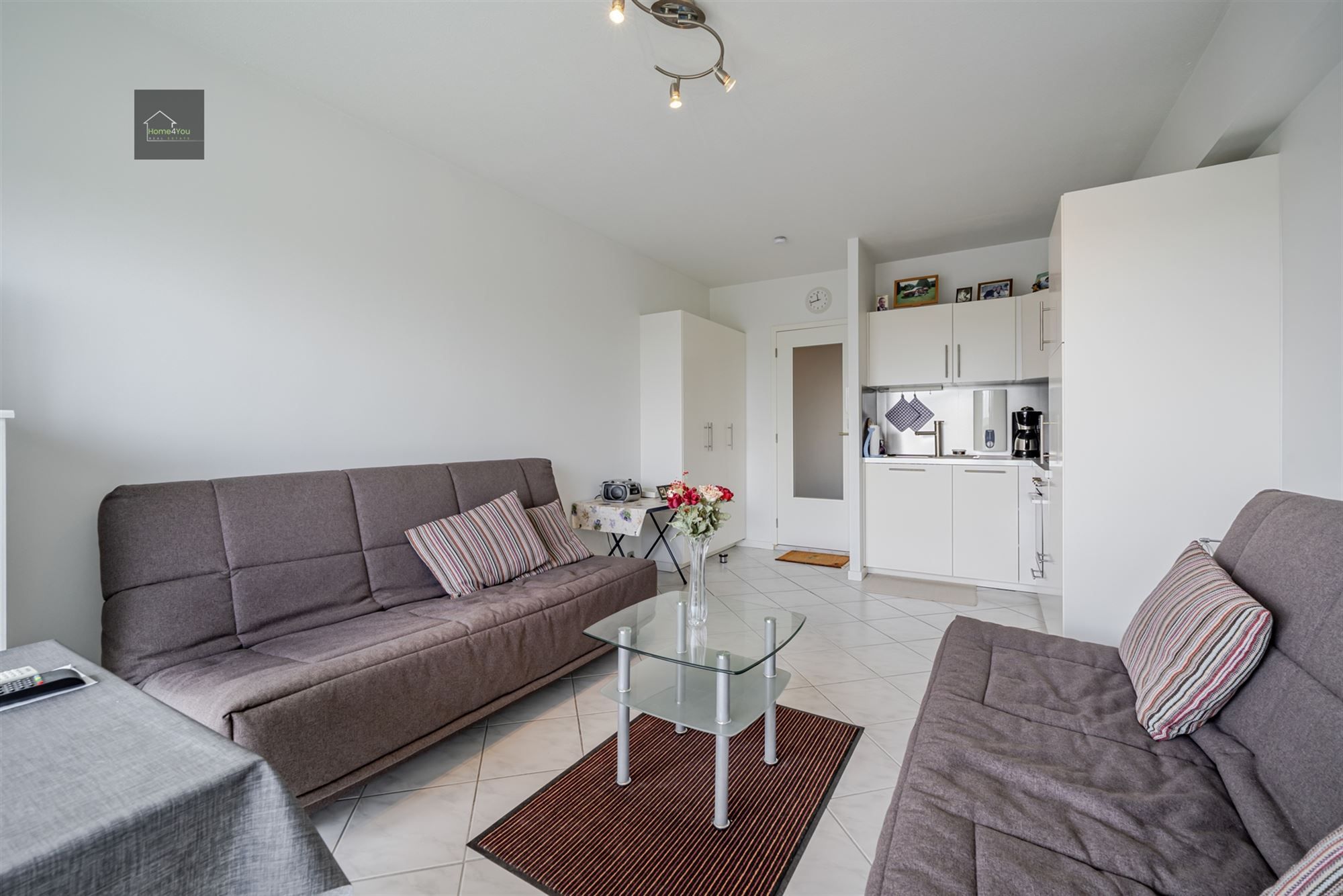 Gerenoveerde, bemeubelde studio met prachtig polderzicht. foto {{pictureIndex}}