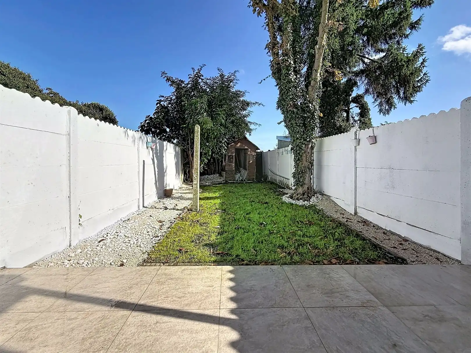 Gerenoveerde rijwoning, 4 slpks, 2 bdks, terras en tuin foto 3