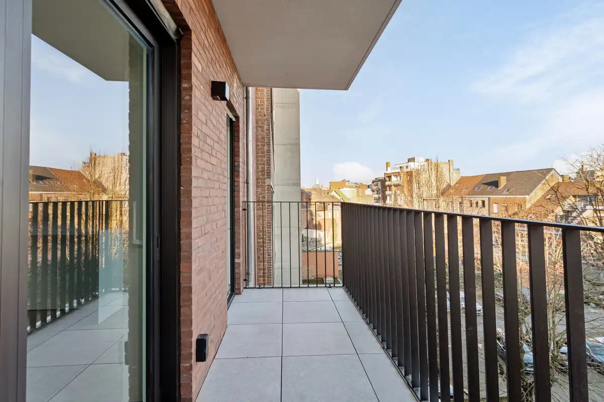 Instapklaar appartement met terras en parking foto 36