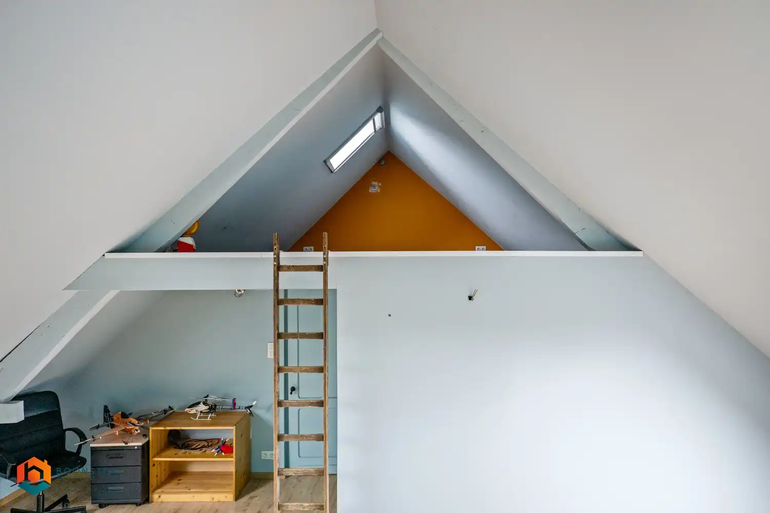 Zonevreemde woning met magazijn te Putte foto 22