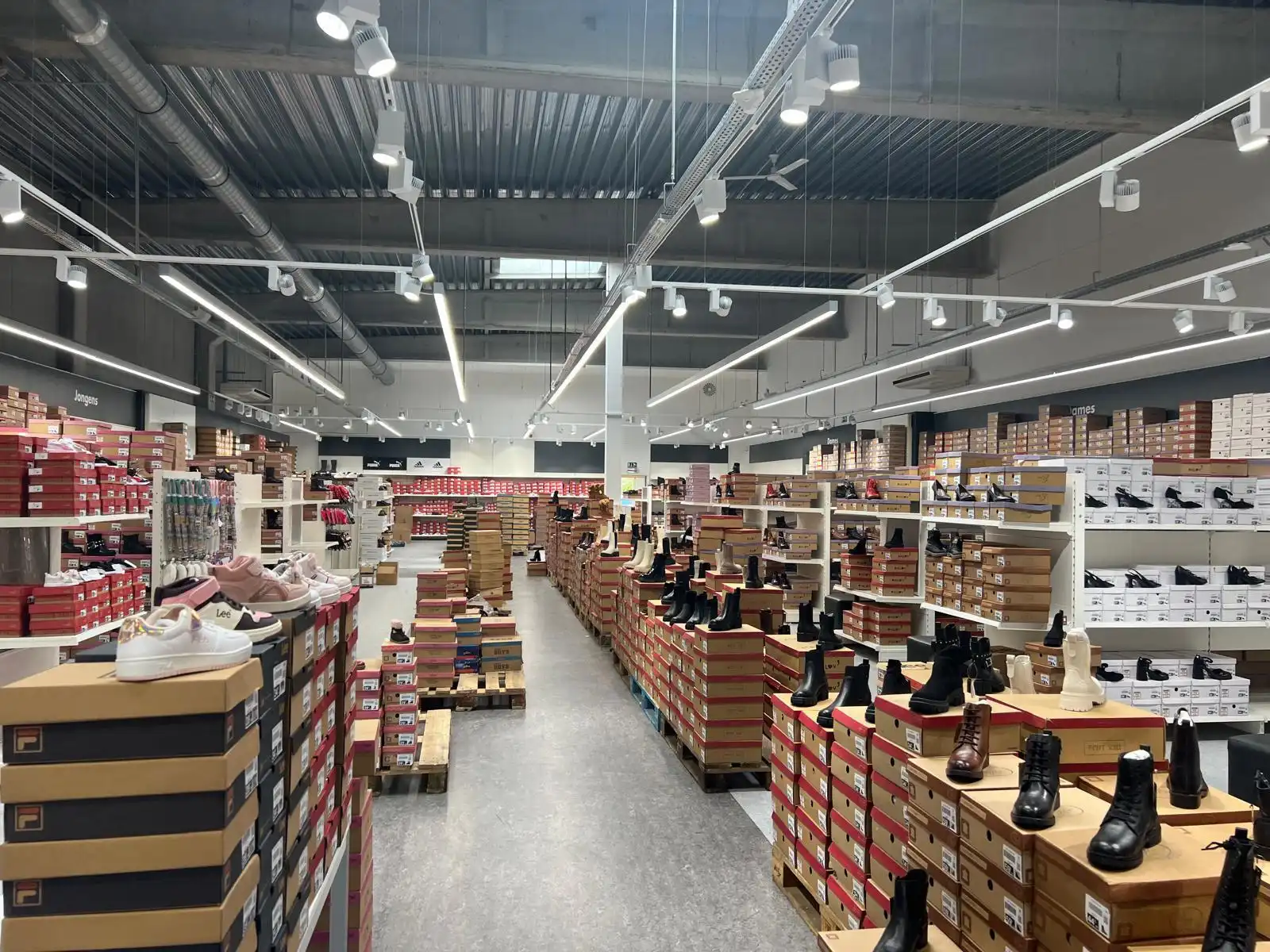 Commerciële ruimte te huur foto 4