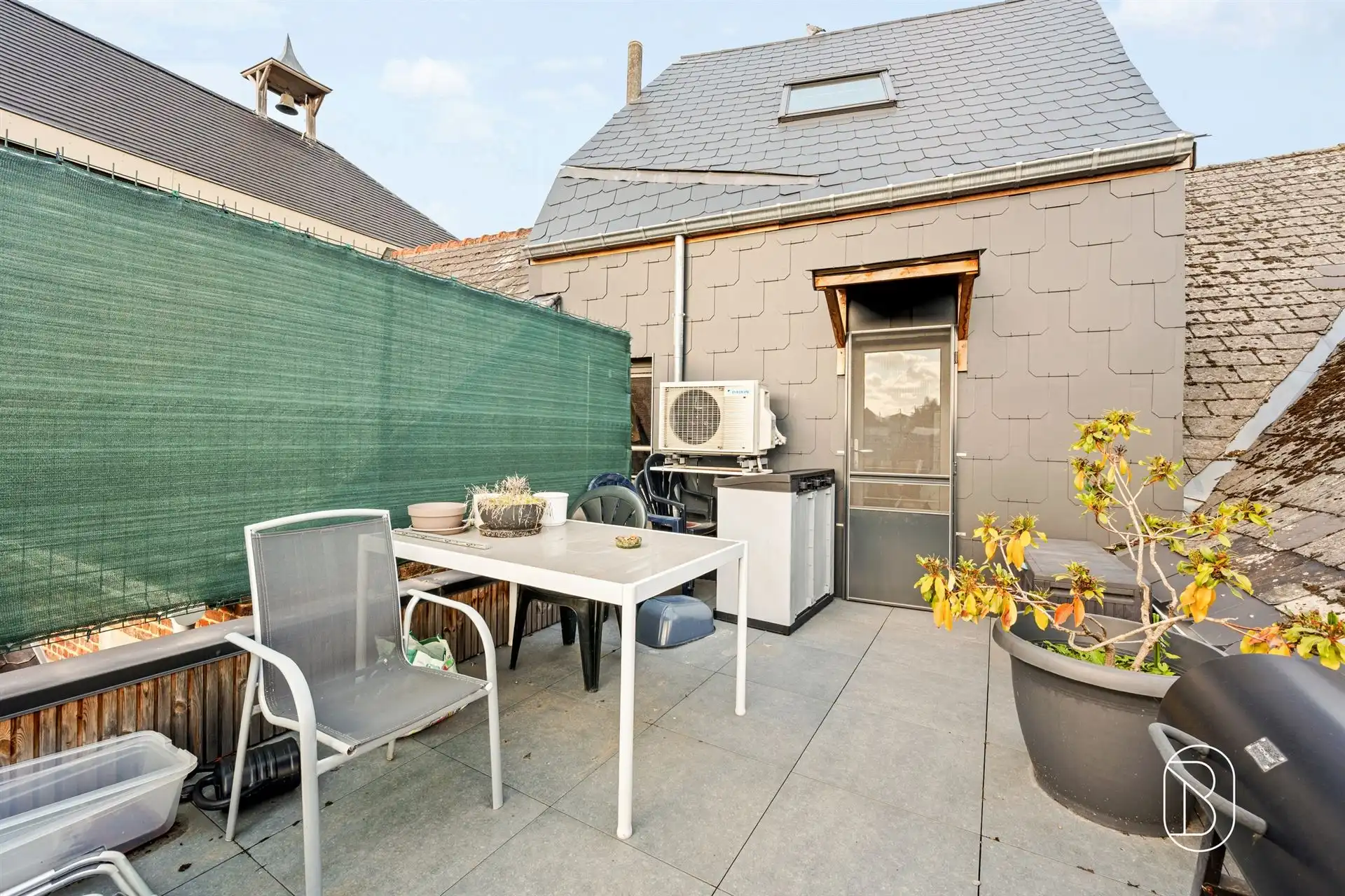 Gerenoveerde opbrengsteigendom bestaande uit 2 appartementen. foto 38