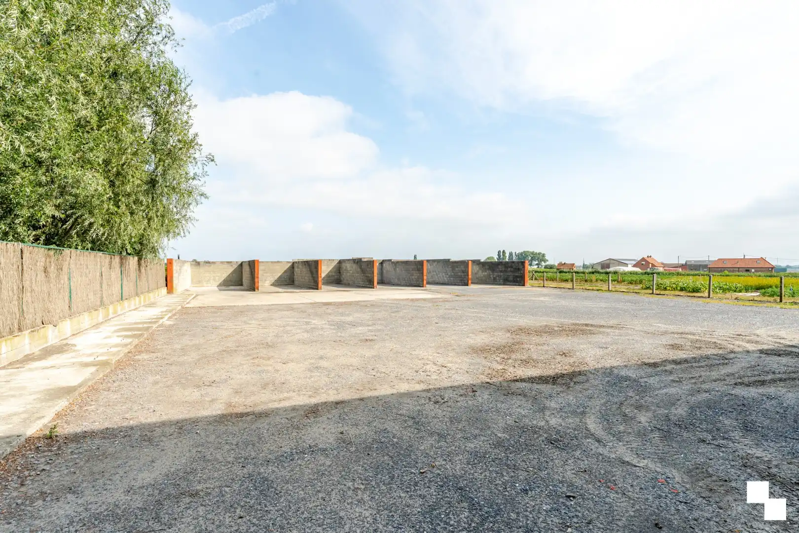 Veelzijdige eigendom met recente woning en heel wat opslagmogelijkheden te Lendelede foto 34