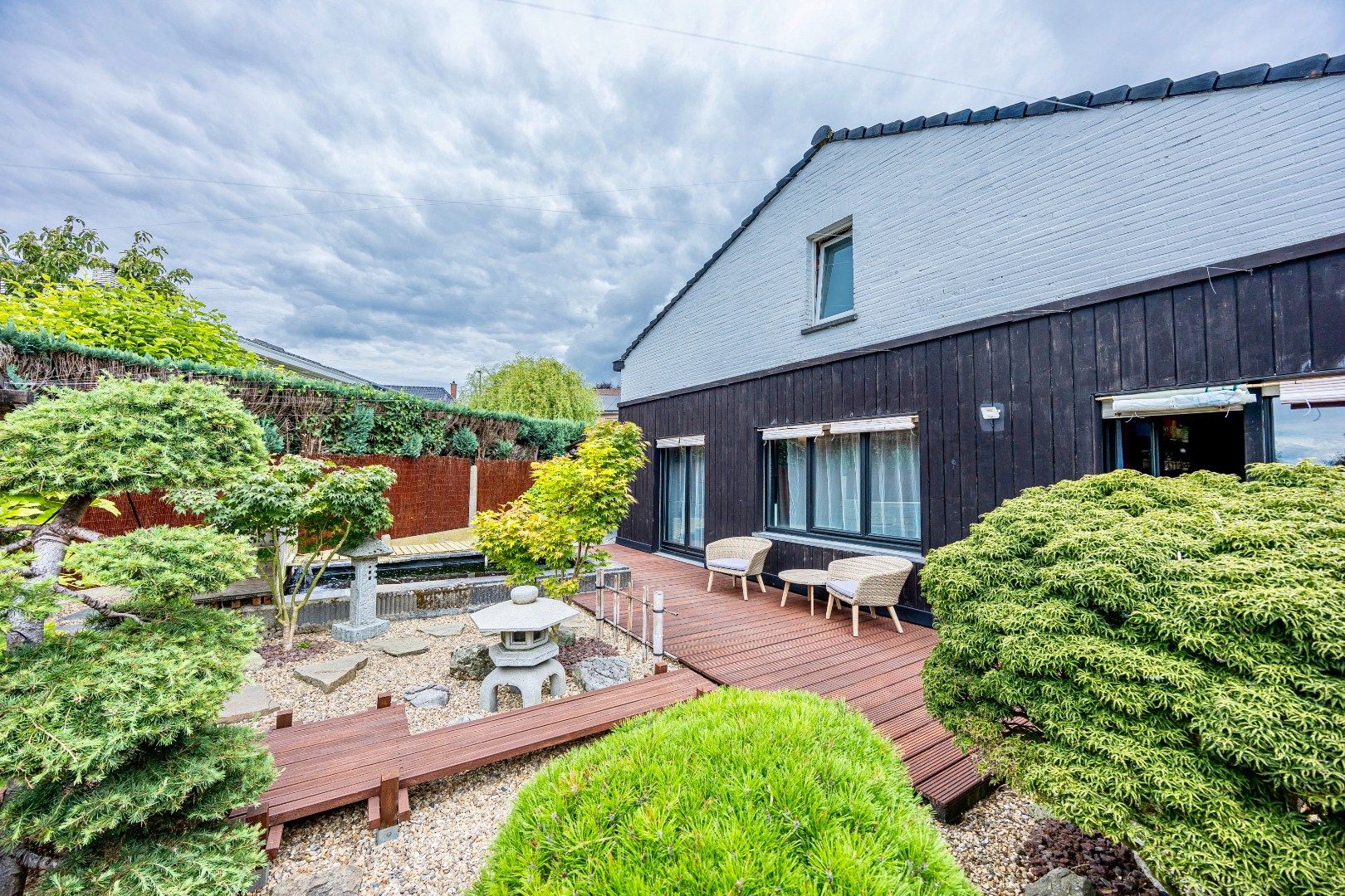 Hoofdfoto van de publicatie: Ruime bungalow te koop met 2 slpk, garage en tuin