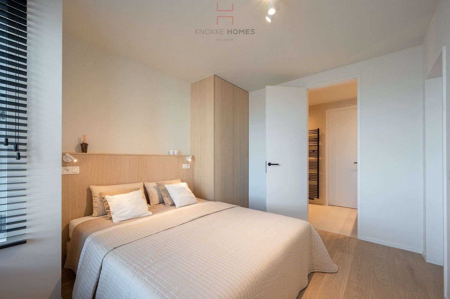 Modern gerenoveerd appartement met frontaal zeezicht in Heist-aan-zee foto 10