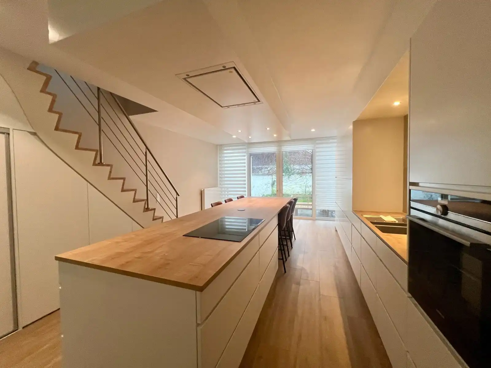 Gerenoveerd duplexappartement met tuin in centrum Leuven foto {{pictureIndex}}