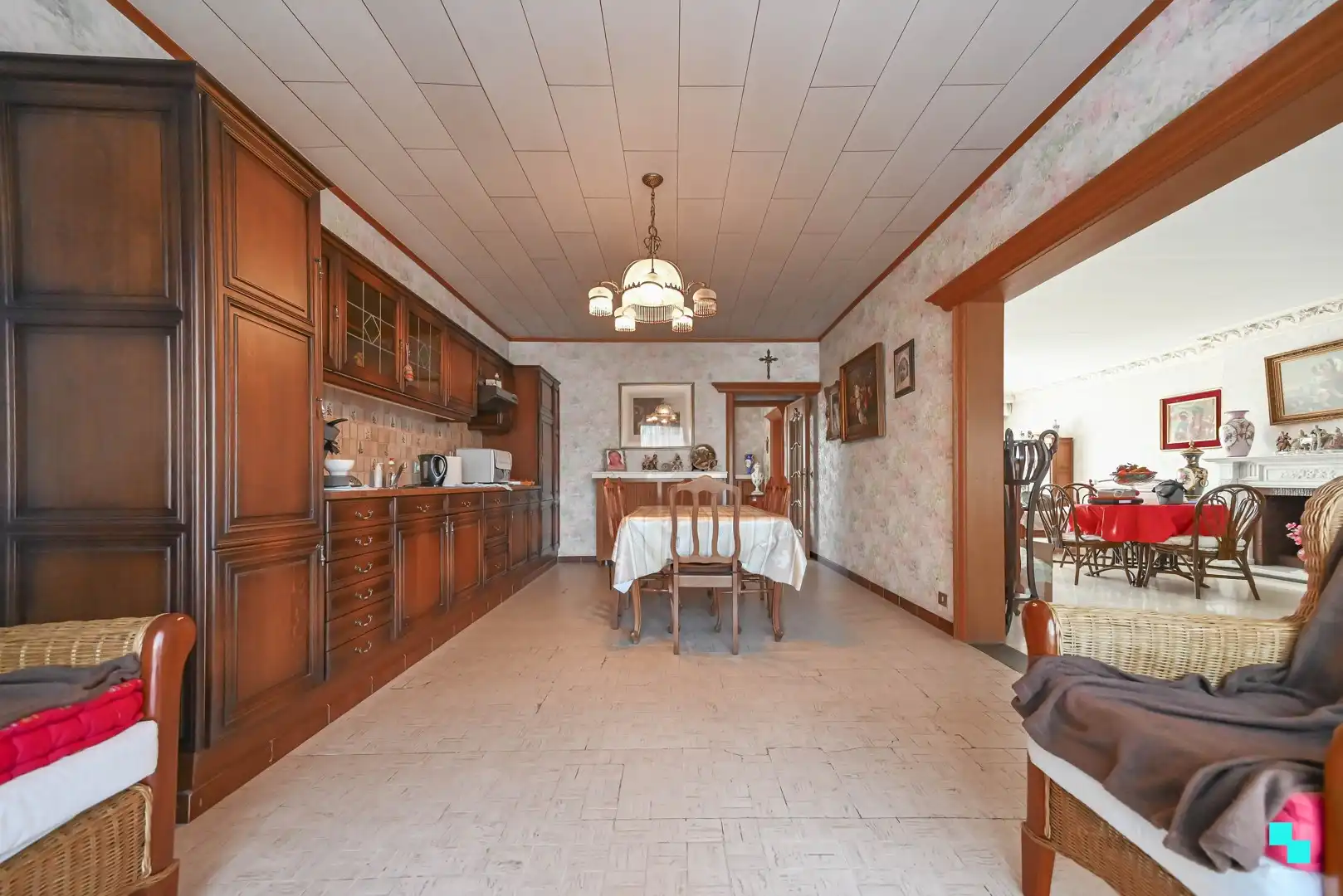 Karaktervolle woning met riante woonoppervlakte (267 m²) en tuin in Emelgem foto 9